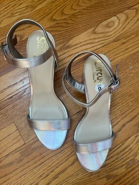 Sam Edelman Circus Esther metallic block heel strap sandals. Size 9